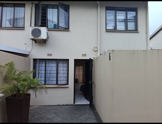 3 BEDROOM DUPLEX RENTED IN WESTRIDGE